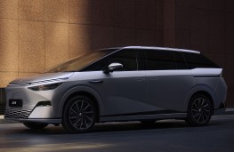 XPENG X9, 2026, side